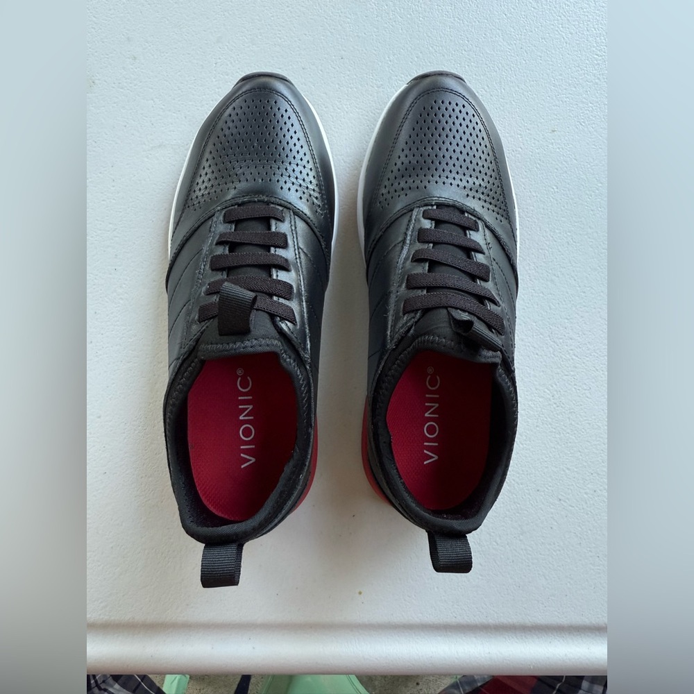 Vionic Trent sneakers - black leather
US Mens 8 - Womens 10 - Euro 41